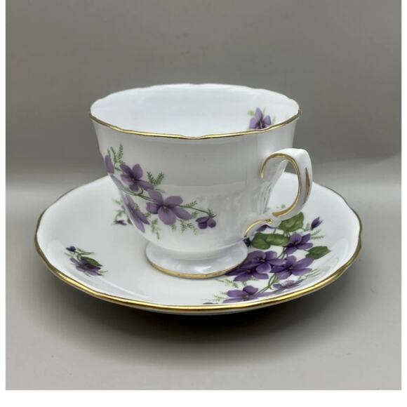 Vintage Royal Vale Tea Cup and Saucer Set, Violets - Picture 6 of 7